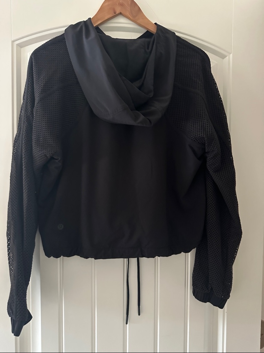 lululemon athletica Black Mesh-Sleeve Hooded Pullover - Picture 3 of 5